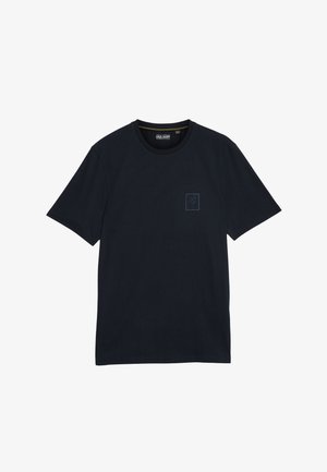 Schwarzes Baumwoll-T-Shirt mit kurzen Ärmeln, rundem Halsausschnitt und einem kleinen gestickten Logo in der oberen linken Ecke. Glatte Textur.