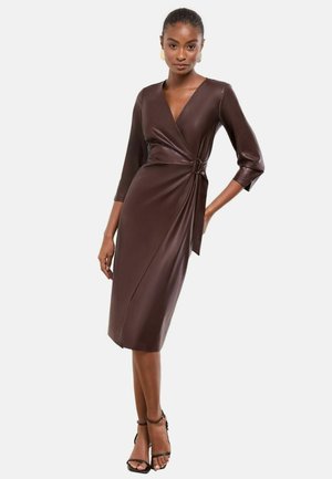 REGULAR FIT - WRAP MIDI - Vestido informal - burgundy red faux leather