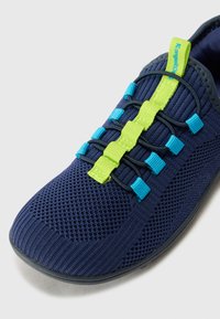 KangaROOS K-BFK BOLE BAREFOOT UNISEX - Treniņu apavi - navy/lime