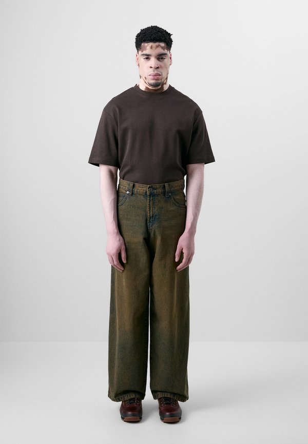 LOOSE WAVE - Loose Jeans