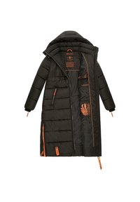 Abrigo largo de plumas negro con acentos naranjas, cuenta con capucha, bolsillos con cremallera y un diseño acolchado. Etiqueta de la marca visible en el interior.