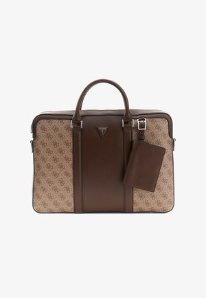 Bruine en beige patroon laptoptas met twee handvatten, centraal lederen paneel en een bevestigd lederen bagagelabel.