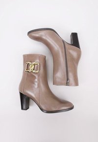 Sandra Fontán LUSIAL - Bottines à talons hauts - beige