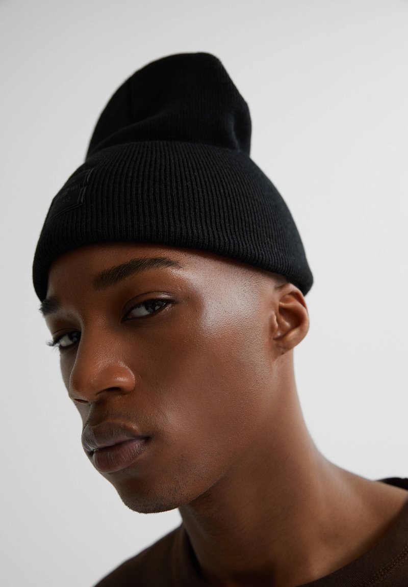 pull and bear bonnet