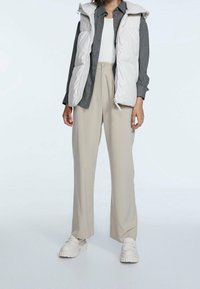 Stradivarius Weste - off-white