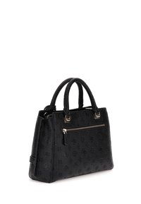 Borsa a mano in pelle nera con motivi embossati, doppio manico superiore, tasca frontale con zip e dettagli in metallo dorato.