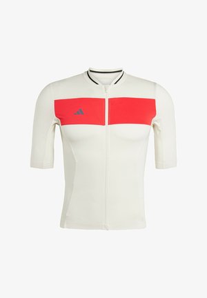 Weißes sportliches T-Shirt mit kurzen Ärmeln und einem roten horizontalen Streifen über der Brust. Verfügt über einen durchgehenden Reißverschluss auf der Vorderseite und ein schwarzes Kragen-Detail.