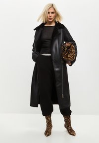 Cesare Gaspari Abrigo de invierno - black