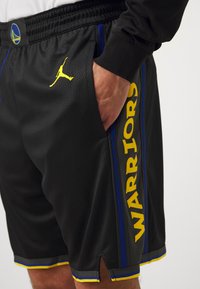 Nike Performance NBA GOLDEN STATE WARRIORS SHORTS - Sporto klubų atributika - black/amarillo
