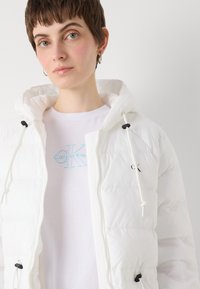 Calvin Klein Jeans Vinterkåpe / -frakk - snow white