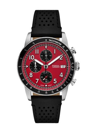 Montre chronographe pour homme avec un cadran rouge, un sous-cadran noir, un boîtier argenté et un bracelet en caoutchouc perforé noir ; dispose d'une lunette tachymétrique et d'un affichage de la date.