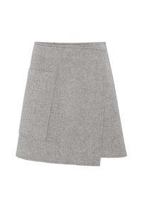 Šedá pruhovaná mini sukně s designem na zavázání a boční kapsou. Texturovaná tkanina s jemným vzorem rybí kosti. Čisté linie a moderní střih.