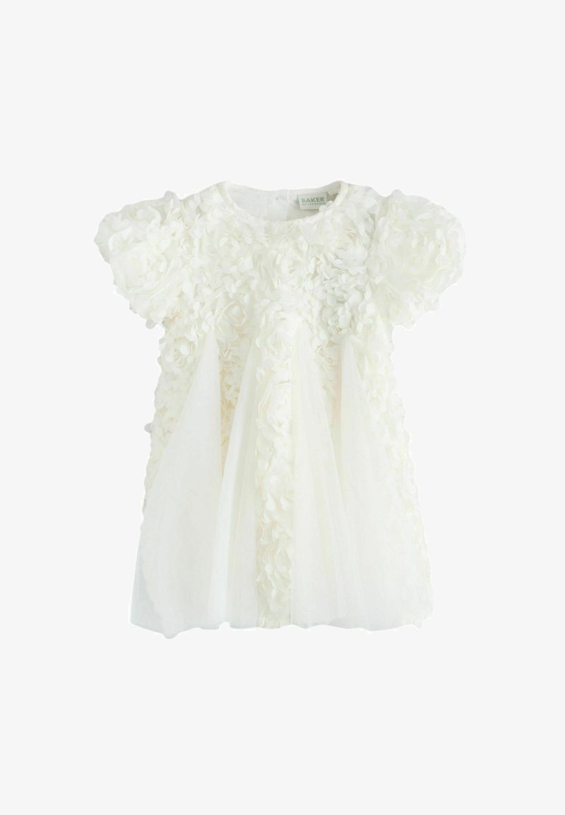 Hvid småbørns kjole med puffede ærmer, blomsterformet 3D-textureret stof på livet og gennemsigtige lodrette paneler på nederdelen.