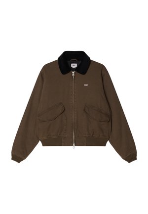Giacca corta marrone con colletto nero, chiusura a zip e due tasche frontali. La scritta "OBEY" è ricamata sul lato sinistro. Materiale in cotone.