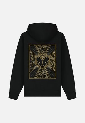 Zwarte hoodie met een gouden grafisch ontwerp op de achterkant, versierd met ingewikkelde krullen, vlammen en een embleem in het midden. Gemaakt van een katoenmix.