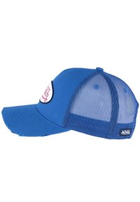 Casquette de baseball bleue en coton avec un dos en mesh. Elle présente un logo en patch rond à l'avant et des détails à bord effiloché sur la visière.