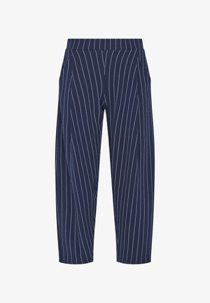 Pantalon bleu marine fuselé avec des fines rayures blanches verticales et des poches latérales, présenté sur un fond blanc.