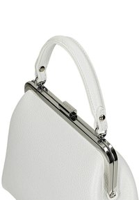 Borsa in pelle bianca con forma arrotondata, caratterizzata da una cornice in metallo argento e una finitura testurizzata. Manico superiore attaccato con hardware argento.