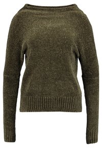Pull en maille vert olive avec une texture côtelée, un col bateau large et des manches longues, présentant un style de corps court.
