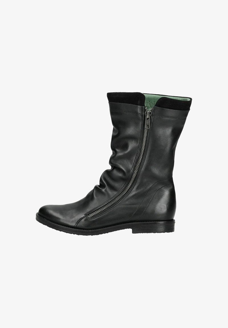 Czarne skórzane botki za kostkę o luźnym fasonie, z przednim zamkiem błyskawicznym i teksturowaną czarną cholewką, uzupełnione zielonym wnętrzem.