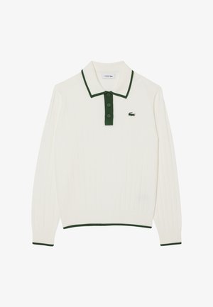 Wit poloshirt met lange mouwen, groene kraag en knopen, geribbelde textuur en een klein groen Lacoste-logo op de linkerborst.