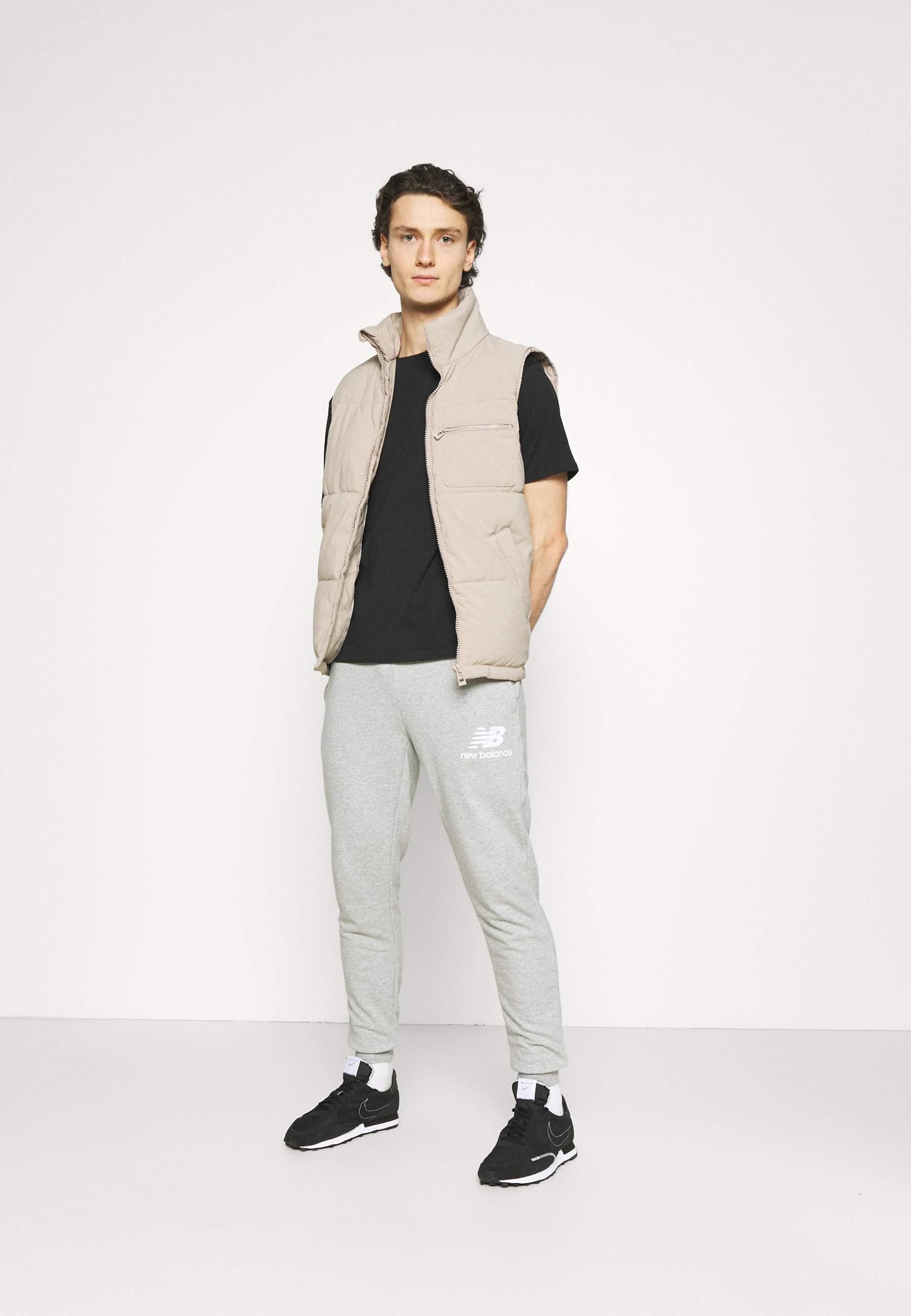 New Balance ESSENTIALS EMBROIDERED TEE 