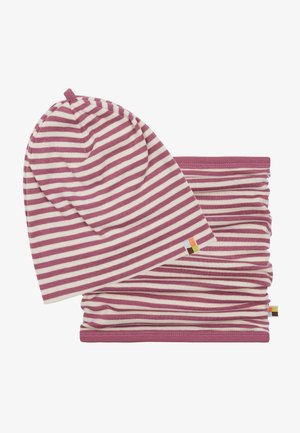 Gestreiftes Beanie- und Halswärmerset aus weichem Baumwollmix, das abwechselnd helle und dunkle rosa Streifen sowie kleine Branding-Tags aufweist.