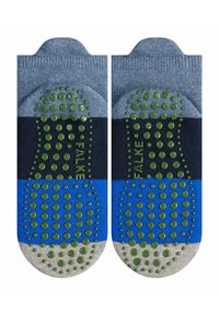 Texturierte, mehrfarbige Socken mit blauen, marineblauen und grauen Streifen, mit grünen Gummigriffen an der Sohle und "FALKE"-Markierung.