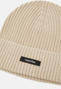 Calvin Klein CLASSIC BEANIE UNISEX - Berretto - stony beige