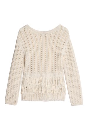 Strikket sweater i off-white med en tekstureret, ribbet overdel og en frynset, løst vævet nedre sektion. Lange ærmer og en bred halsudskæring.