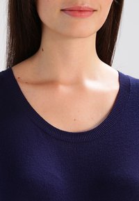 Zalando Essentials Maternity Stickad tröja - dark blue