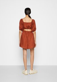 Faithfull the brand Denní šaty - orange