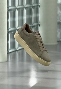 Non sélectionné, desert brown