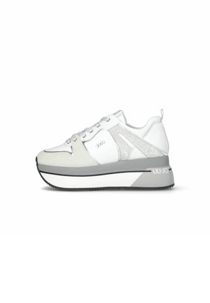 Trainers - white