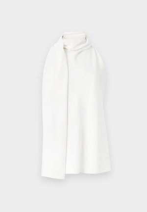 Balta skara, minkšta ir lygi tekstūra, su aukštu kaklu ir drapiruotu dizainu. Be raštų ar papuošimų.