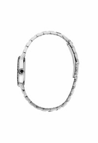 Zilveren metalen horloge met een rechthoekige wijzerplaat, zwarte wijzerplaat en gestructureerde accenten. De band heeft in elkaar grijpende schakels met een gepolijste afwerking.