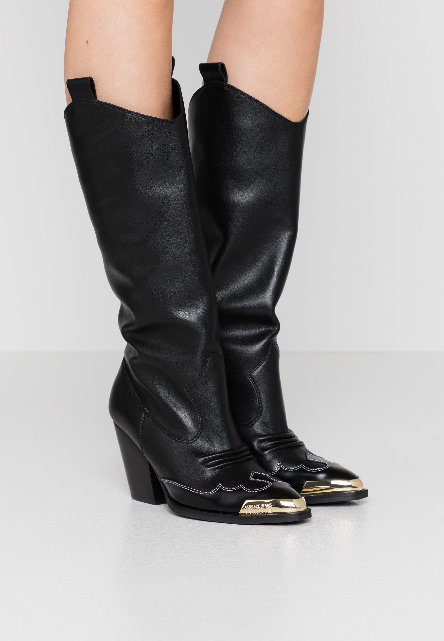 stivali di jeans versace