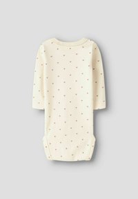 Body de bébé à manches longues crème avec de petits motifs de cœurs roses et beiges et des boutons-pression en bas.