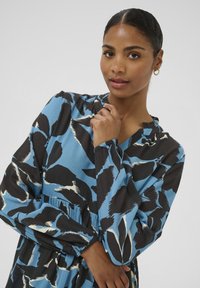 Kaffe Dnevna haljina - windward blue black flower