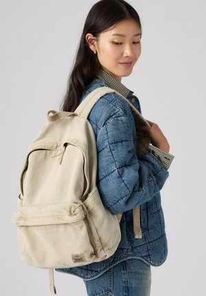 Levi's®, REMI BACKPACK SMELLS LIKE PINE UNISEX - Tagesrucksack - smells like pine - tans -