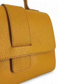 OH MY BAG BANDOULIÈRE SMART - Sac à main - jaune moutarde