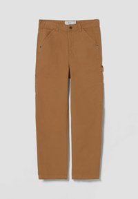 Brązowe bawełniane spodnie o prostym kroju, z kieszeniami bocznymi i szlufkami na pasek. Gładka tekstura i minimalne detale przeszycia.