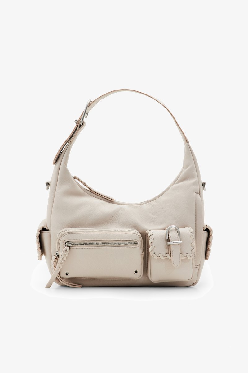 Sac à épaule en cuir beige avec une forme incurvée, doté d'un compartiment principal zippé, d'une poche zippée sur le côté et d'accents décoratifs en tresse.