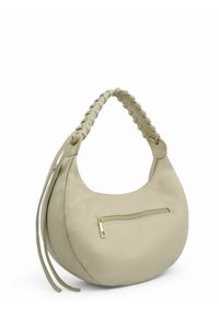 Sac à bandoulière en cuir beige avec une poignée tressée, une forme arrondie et une seule poche avant zippée. Texture lisse avec une finition subtilement grainée.