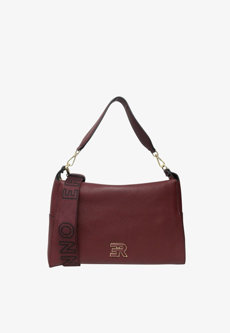 Borsa a mano in pelle borgogna con finitura testurizzata, hardware dorato e tracolla removibile con lettering nero, che mostra il logo sul fronte.