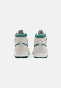 Jordan AIR JORDAN 1 ZOOM CMFT 2 jasnozielony