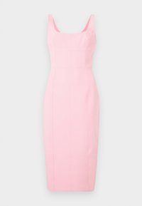 Pencil haljina u svijetlo ružičastoj boji, s uskim krojem, širokim naramenicama, kvadratnim izrezom i vertikalnim šavovima duž tijela.