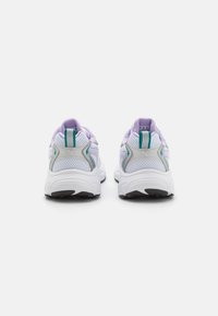 Puma MORPHIC - Sneaker low - white/vivid violet