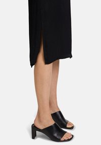 Betty & Co MIT RUNDHALSAUSSCHNITT - Day dress - schwarz