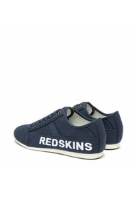 Sneakers in tela navy con testo bianco "REDSKINS". Caratterizzati da un classico design con lacci, punta rotonda e suola in gomma testurizzata.